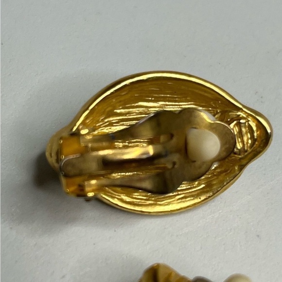 Vintage Amber Metal Flakes Rhinestone Clip On Gold Tone Statement Earrings - Picture 7 of 11